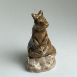 Wade Whimsies Kangaroo Multi Shade Red Rose Tea Figurine England Safari Park